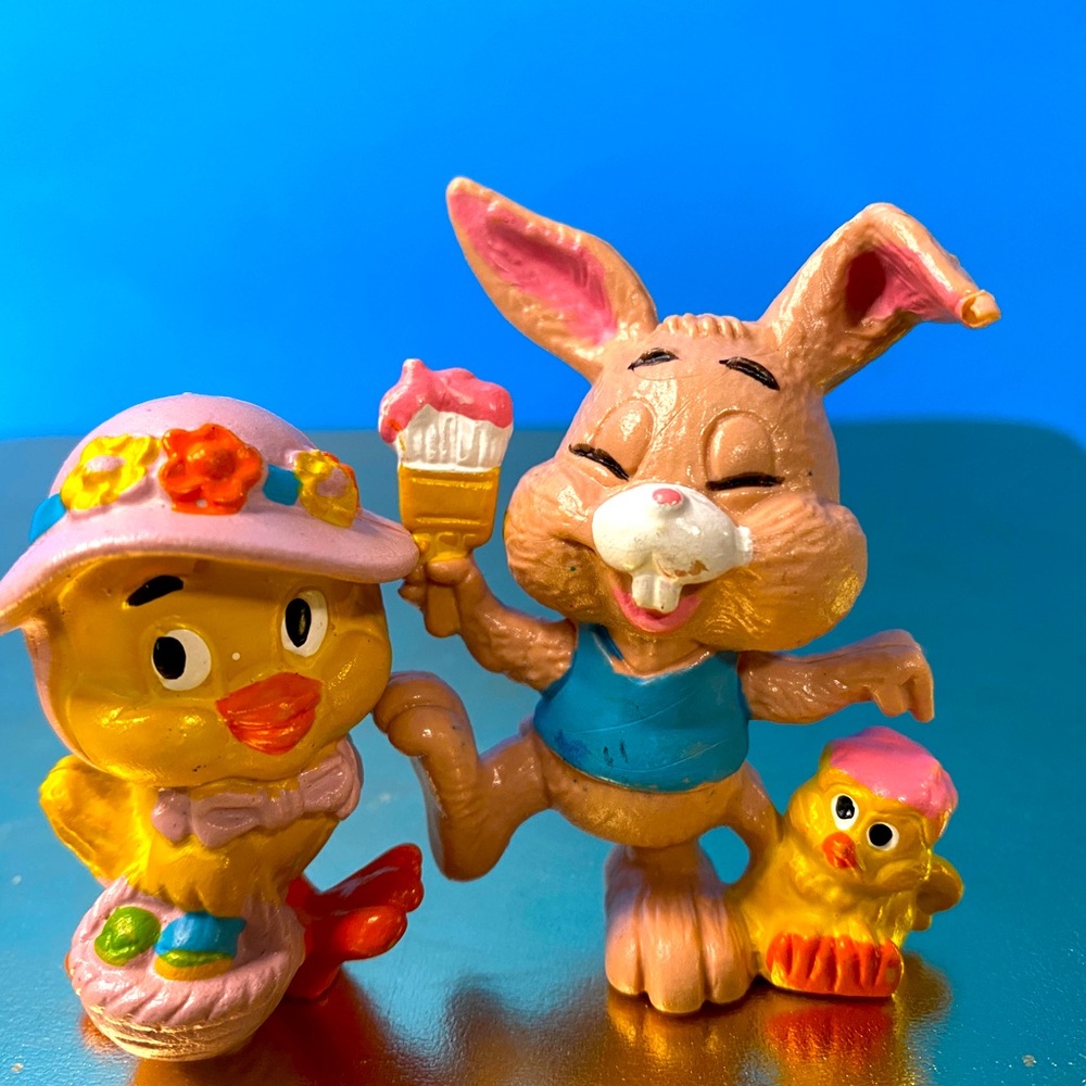RUSS BERRIE VTG 1980 SPRING BASKET EASTER BUNNY & SPRING CHICK/DUCK w/BONNET